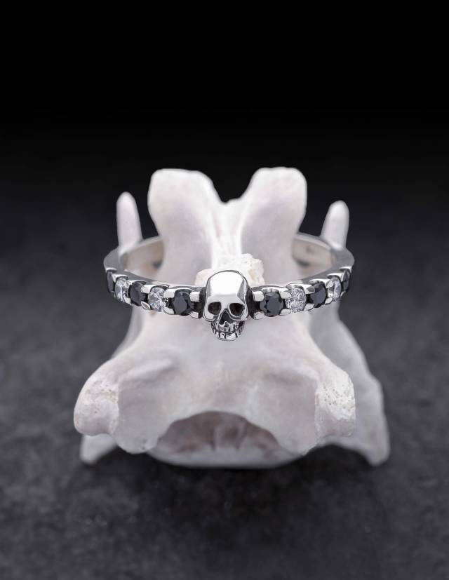 Skull wedding ring made of sterling silver with black and white gemstones by Kipkalinka.