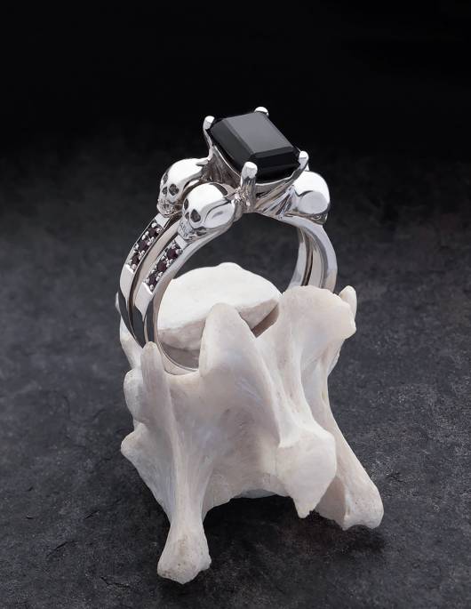 DAEMONA: A large gothic ring with black diamonds. A special women's ring with skulls and a black rectangular gemstone.            