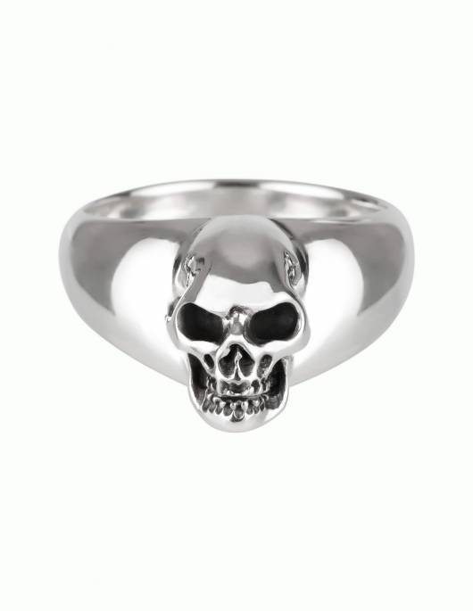 Bague sigillaire lisse avec tête de mort pour hommes. Travaillé de manière plastique. Toutes les cavités sont noircies à la main.