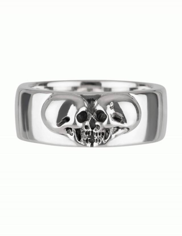 <span style="color: rgb(24, 22, 76); font-family: Inter; font-size: 14px; font-weight: 400;">Kissing Skulls is a sturdy gothic wedding ring. Two skulls in profile are arranged in the shape of a heart. The shape of the ring is wide with slightly rounded edges.</span>Front view.            