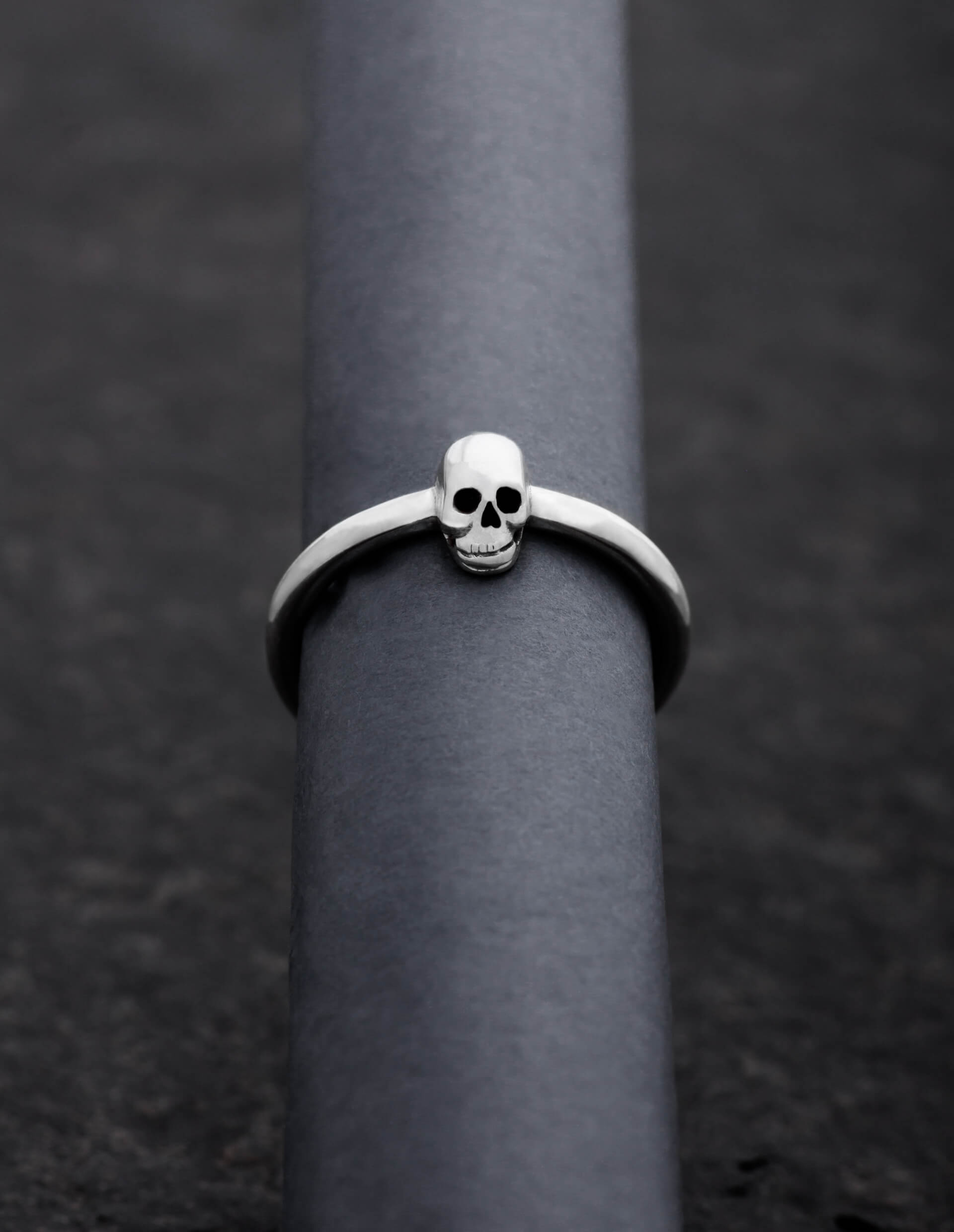 MEMENTO MORI - kleiner Ring mit Totenkopf - KIPKALINKA