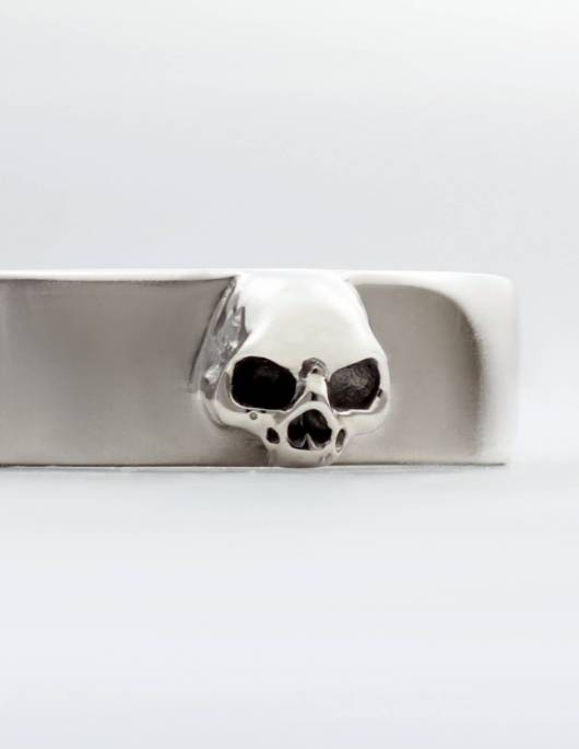 Detail of a simple half jaw skull ring made of sterling silver.