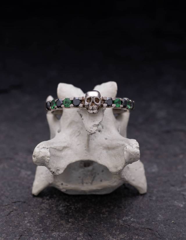Skull wedding ring made of solid white gold with black and green gemstones by Kipkalinka.