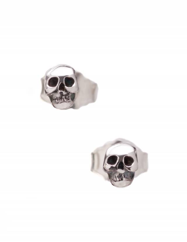 Memento Mori tête de mort clou d'oreille en argent.