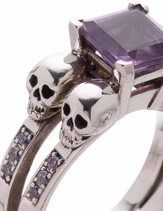 4 skull engagement ring with square purple gemstone, detail of the skulls.