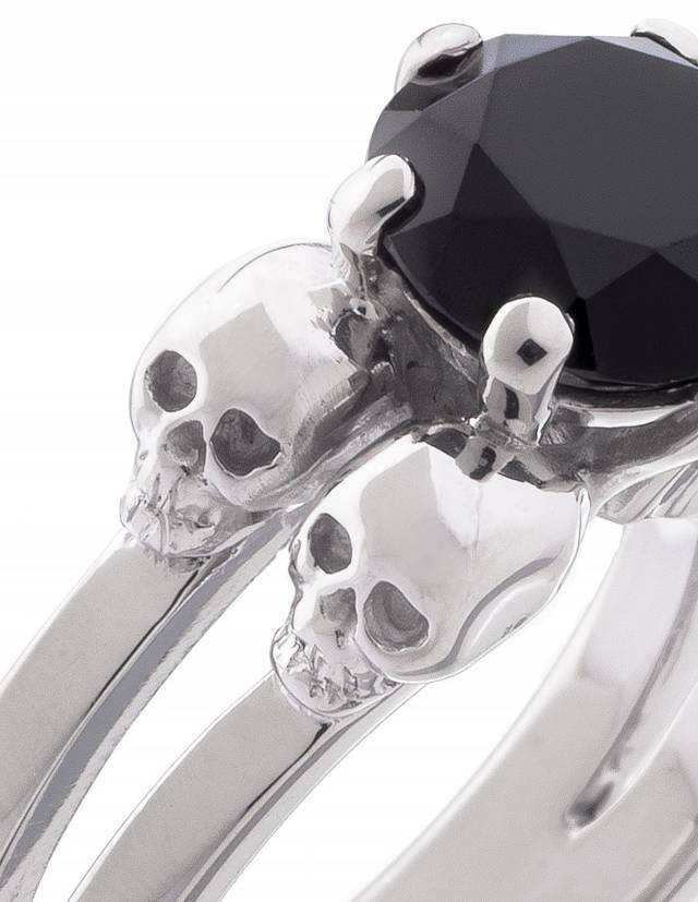 A skull engagemnt ring with fine details in close up, model: Lilith.