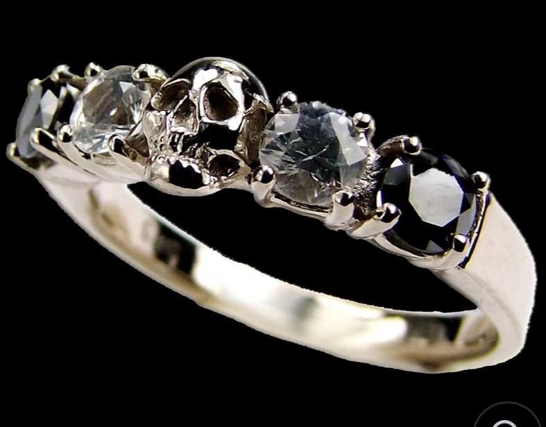 helice-white-gold-black-diamonds